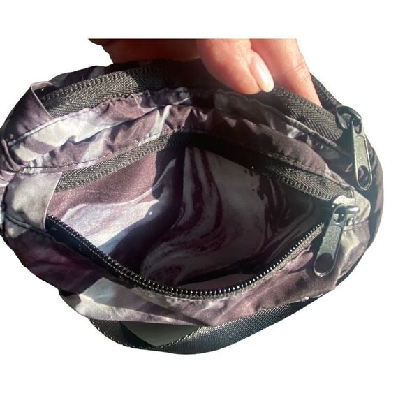 Pink Victoria’s Secret Fanny pack grey white swirls on black adjustable bum bag - Picture 3 of 8